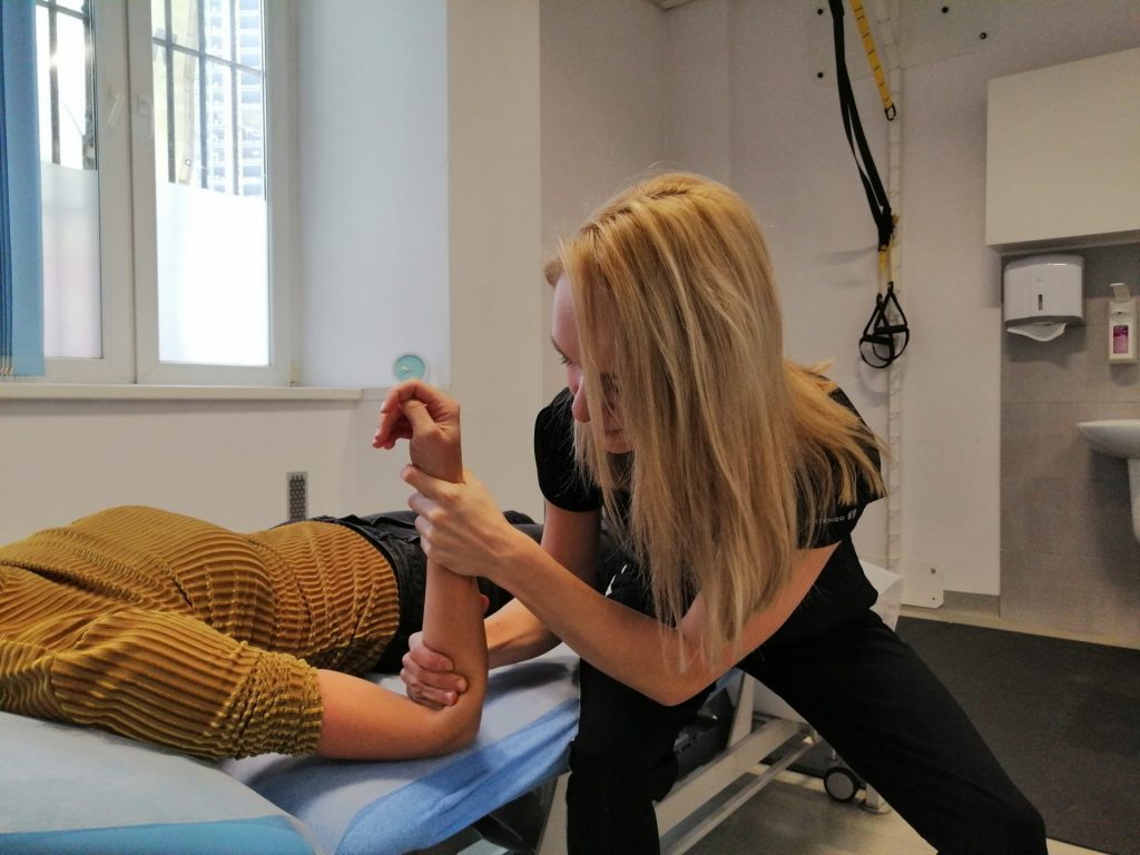 rehabilitacja po zwichnięciu stawu łokciowego